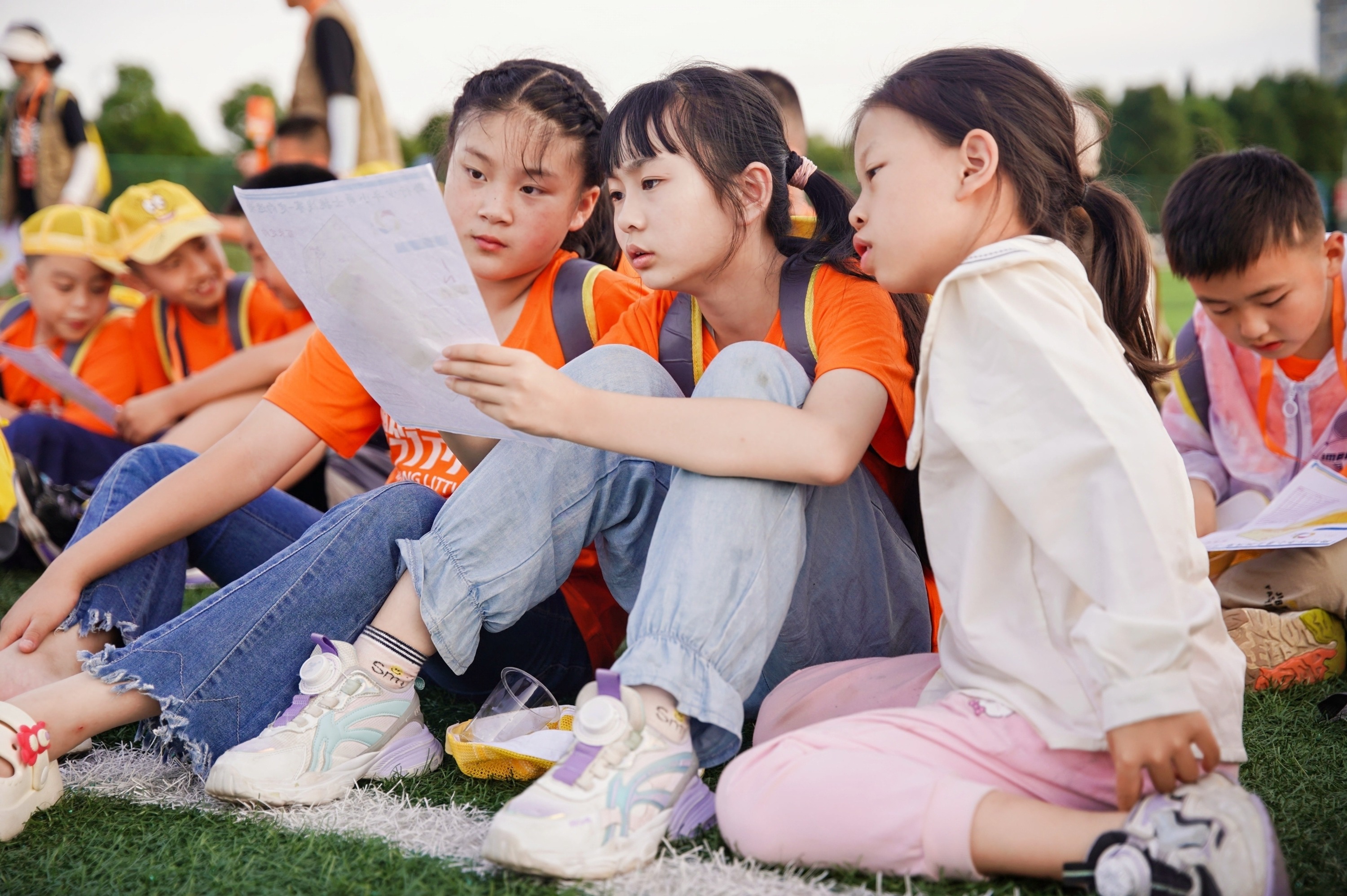 举办"青少年法治夏令营"活动，护航青少年健康成长